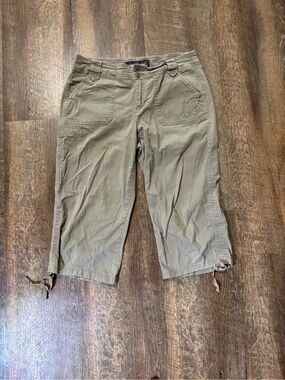 Vintage 2000’s Gloria Vanderbilt Olive Utility Capris